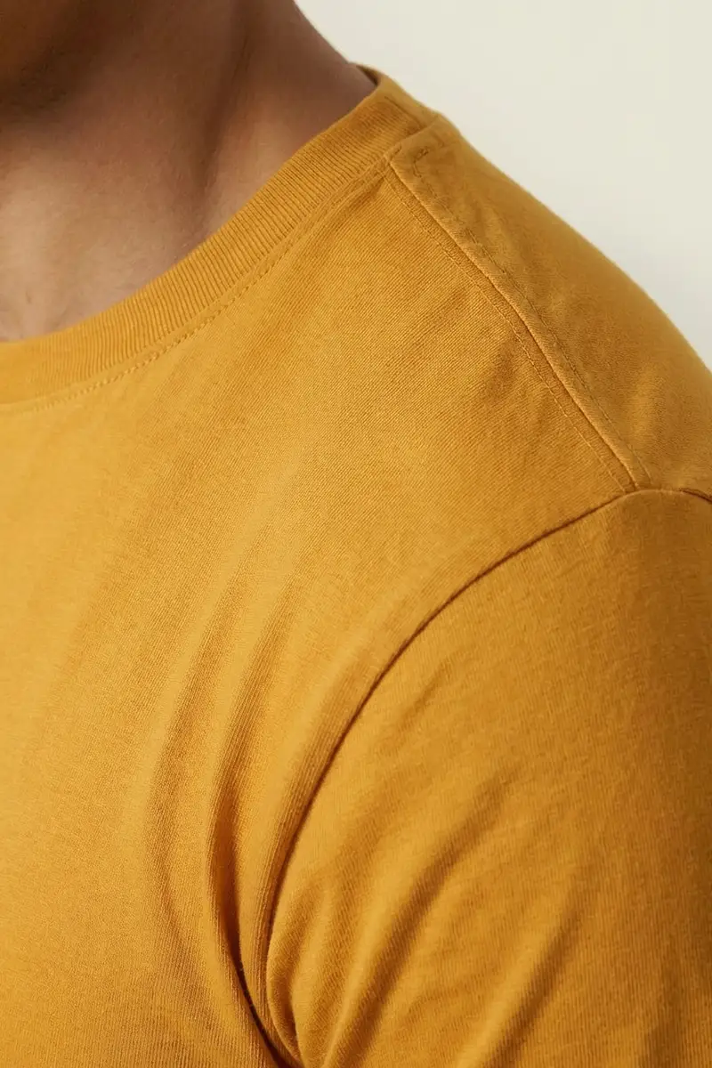 Camiseta Premium Mostarda